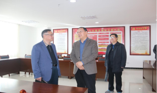 省委常委、省總工會主席馬吉孝等一行蒞臨青海物產(chǎn)集團公司視察，調(diào)研指導(dǎo)道路貨運企業(yè)建會、貨運司機入會等工作