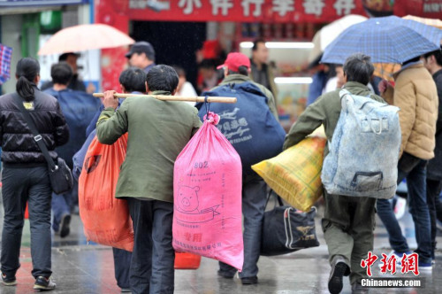 聚焦春節(jié)“恐歸族”：近鄉(xiāng)情怯，恐懼何來？(圖)